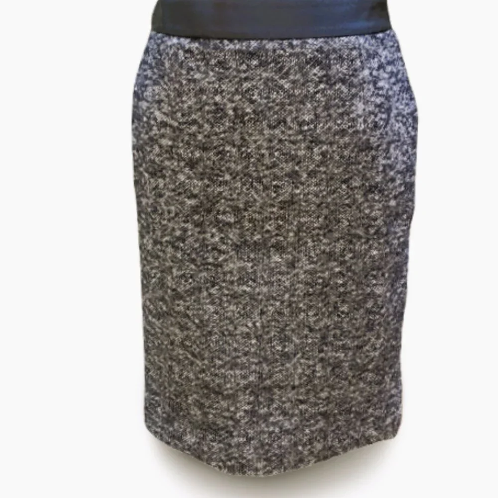 Bowden Wool Blend Skirt 6P with Black Waist Band. Back Slit. Fully Lined - Picture 2 of 11